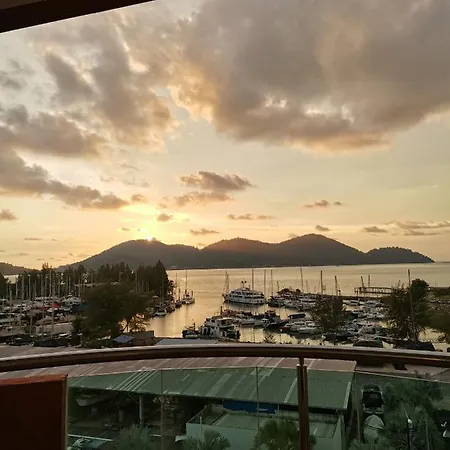 Spacious & Homey Apartment At Marina Island By Jomy Homestay Lumut Exterior photo