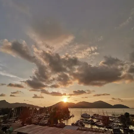 Spacious & Homey Apartment At Marina Island By Jomy Homestay Lumut Exterior photo