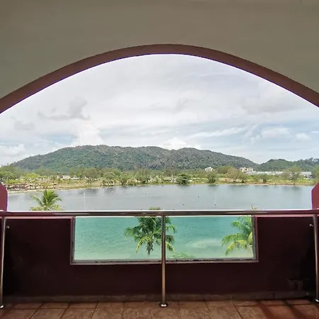 Spacious & Homey Apartment At Marina Island By Jomy Homestay Lumut Exterior photo