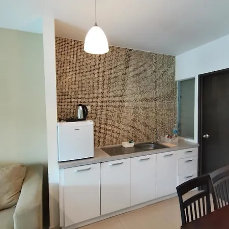 Spacious & Homey Apartment At Marina Island By Jomy Homestay Lumut Exterior photo