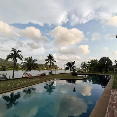 Spacious & Homey Apartment At Marina Island By Jomy Homestay Lumut Exterior photo