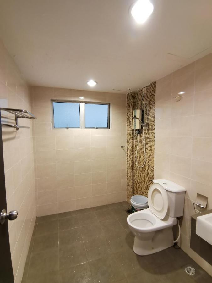 Spacious & Homey At Marina Island By Jomy