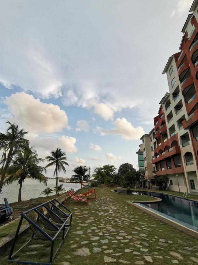 Spacious & Homey At Marina Island By Jomy Apartment