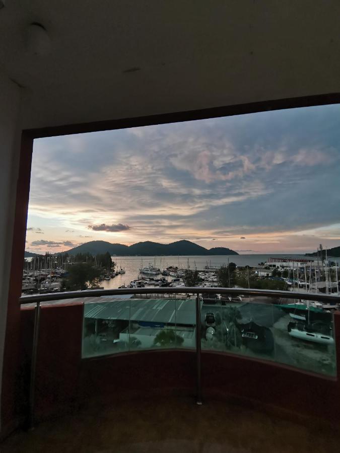 Spacious & Homey At Marina Island By Jomy Apartment *