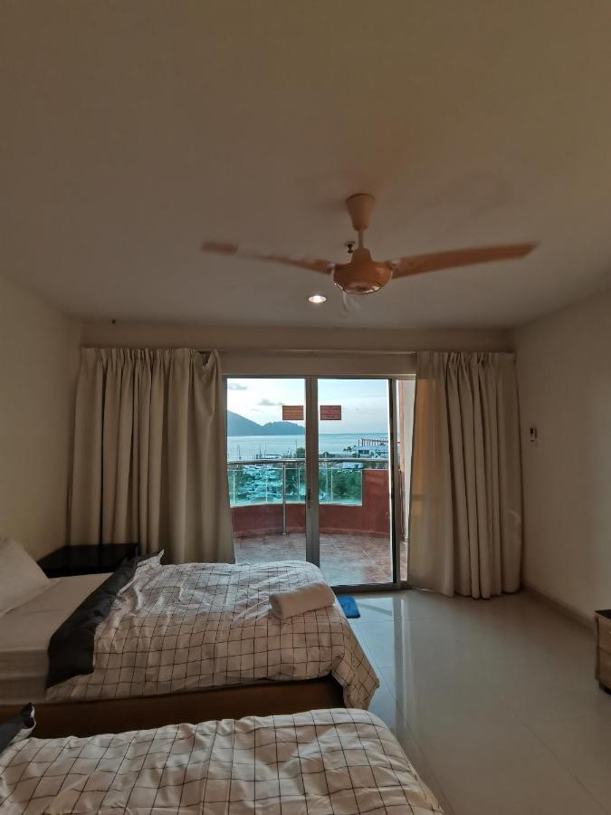 Spacious & Homey At Marina Island By Jomy