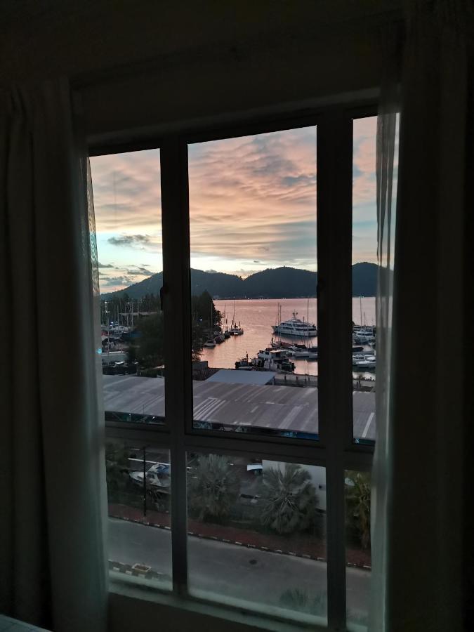 Apartment Spacious & Homey At Marina Island By Jomy Lumut