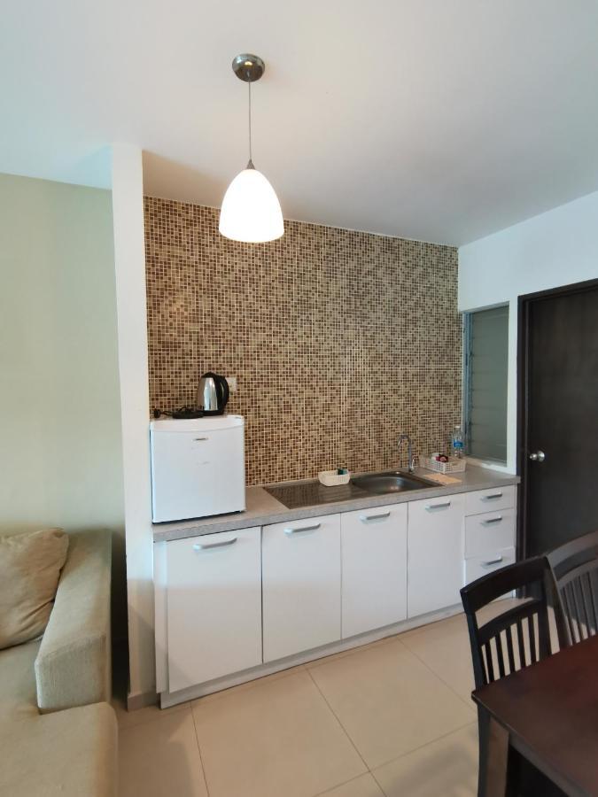 Spacious & Homey At Marina Island By Jomy Apartment