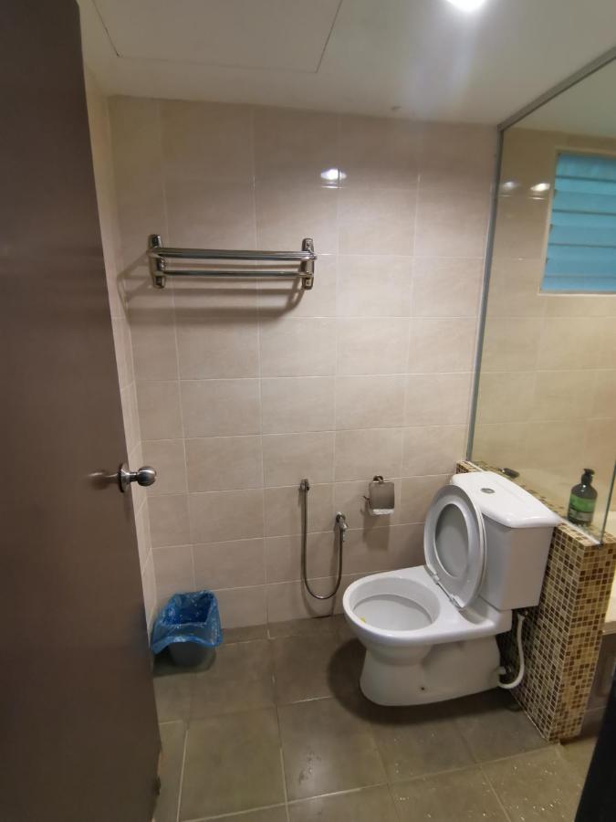 Apartment Spacious & Homey At Marina Island By Jomy