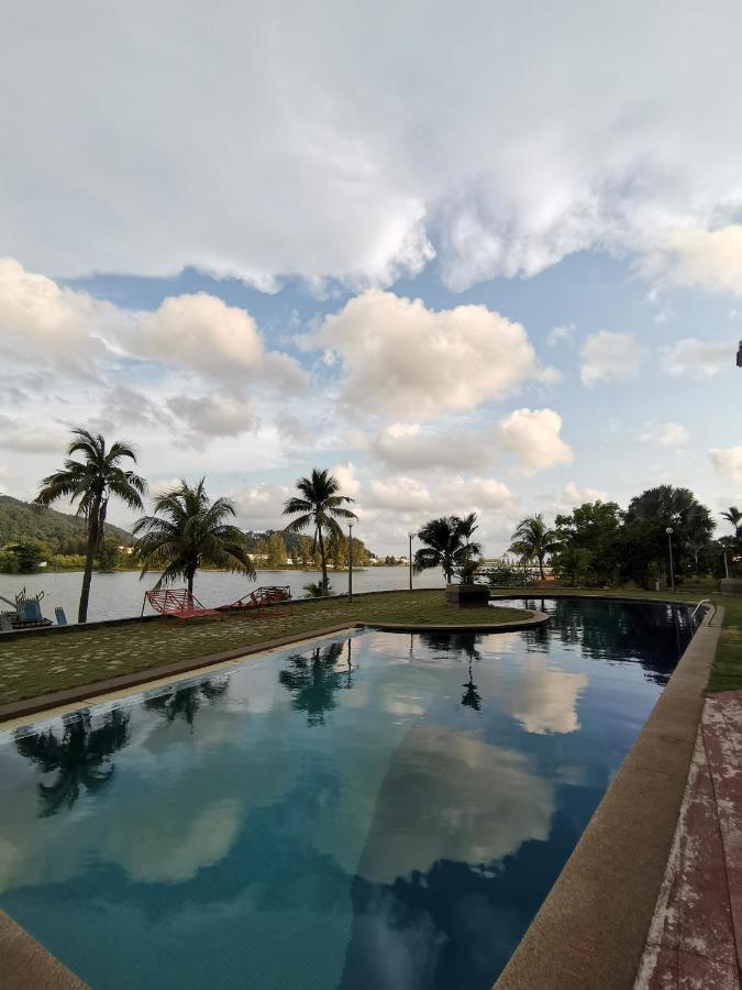 Apartment Spacious & Homey At Marina Island By Jomy Lumut