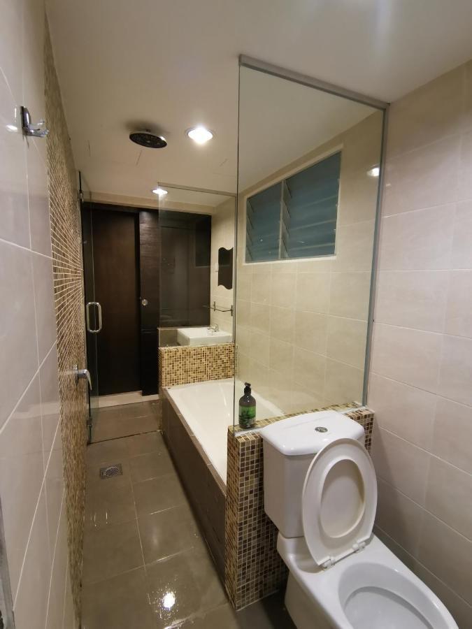 Spacious & Homey At Marina Island By Jomy *