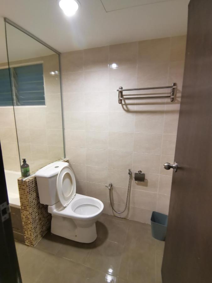 Spacious & Homey At Marina Island By Jomy *
