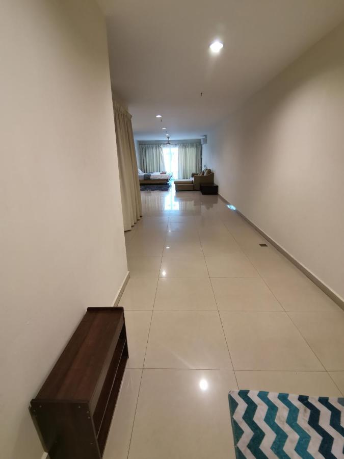 Spacious & Homey At Marina Island By Jomy *
