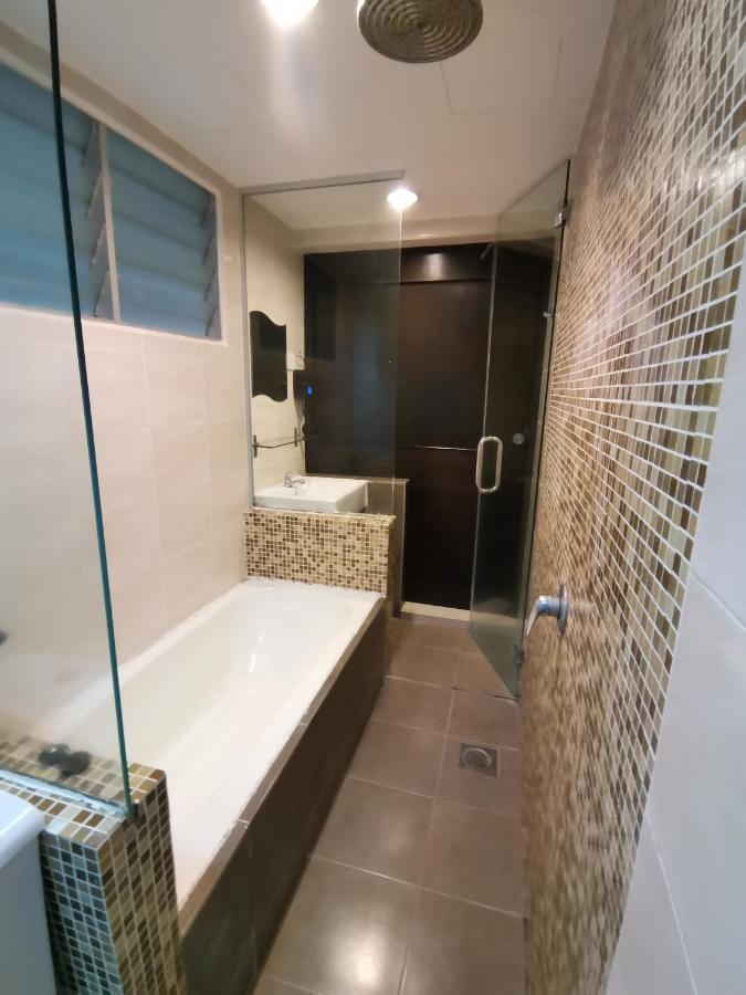Spacious & Homey At Marina Island By Jomy Apartment