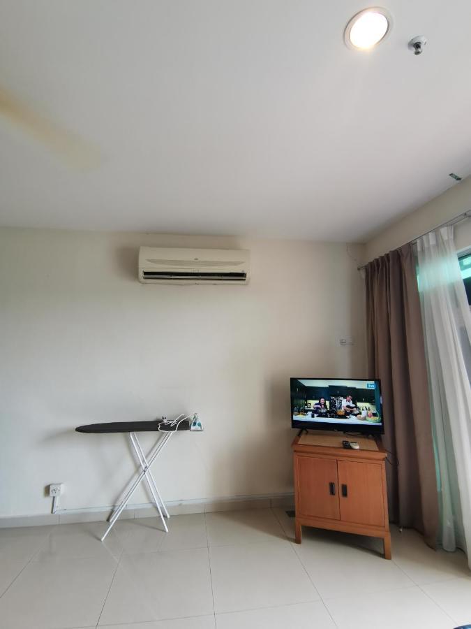 Apartment Spacious & Homey At Marina Island By Jomy