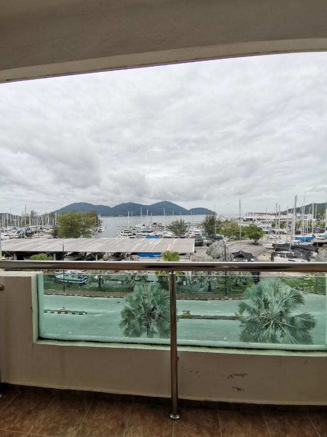 Spacious & Homey At Marina Island By Jomy *